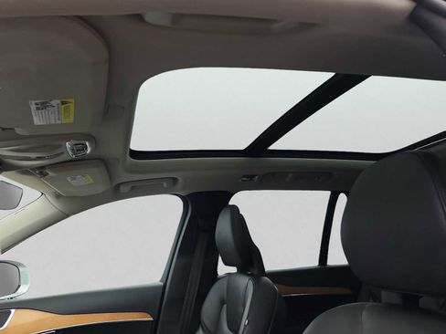 Used 2021 Volvo XC90 T6 Momentum w/ Climate Package image 17