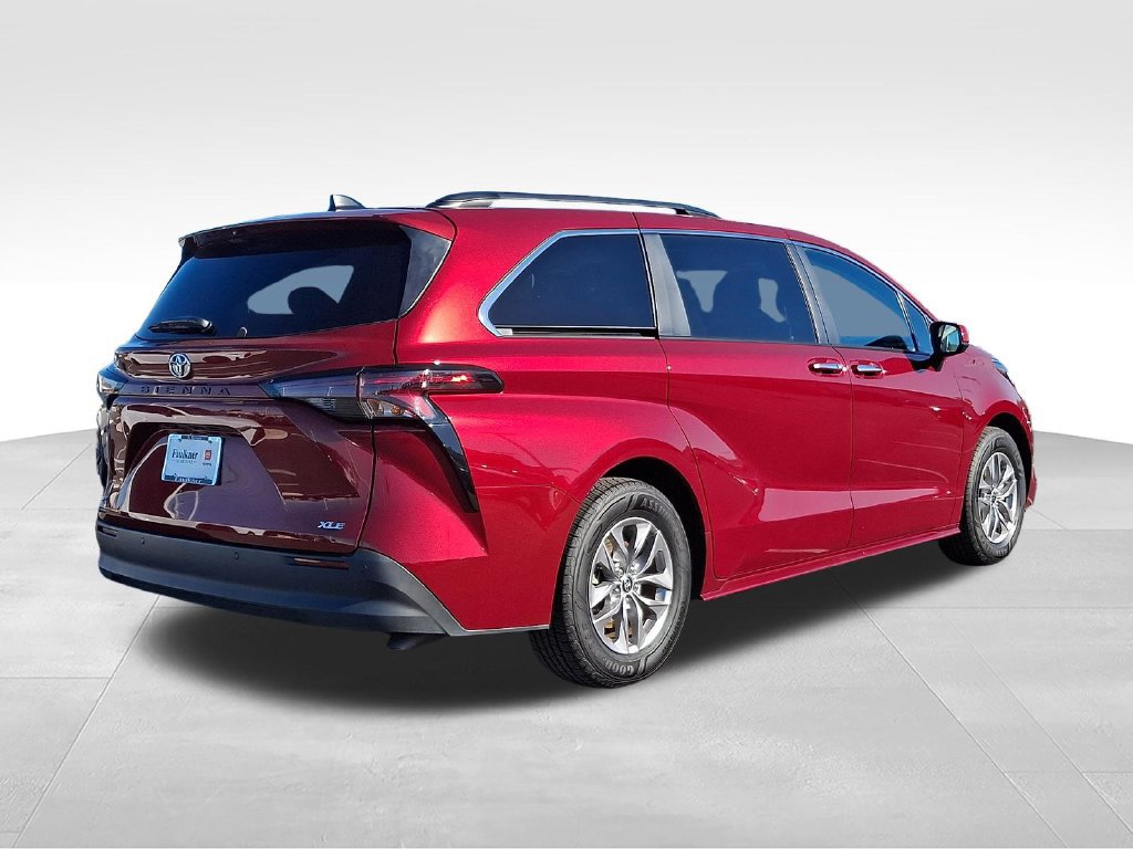 Certified 2026 Toyota Sienna XLE FWD image 10