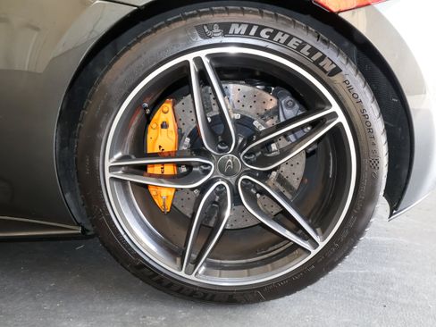 Used 2016 McLaren 570S Coupe RWD image 27