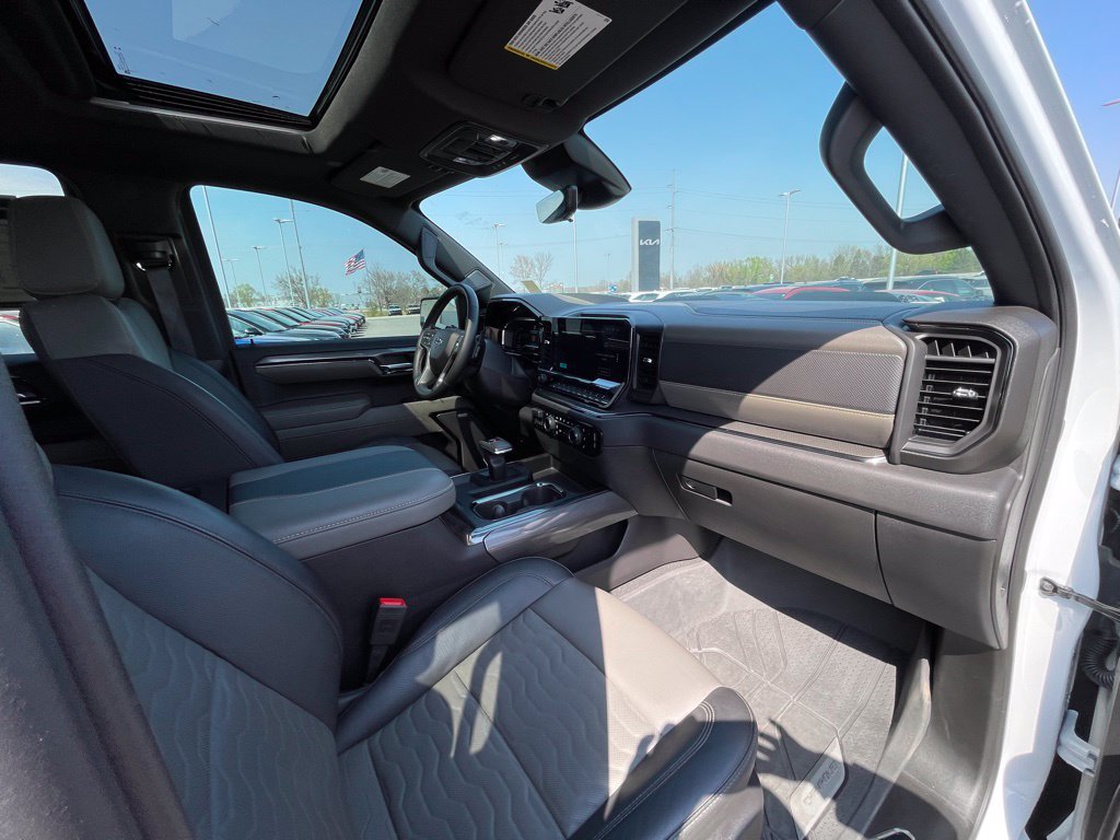 Used 2024 Chevrolet Silverado 1500 ZR2 w/ Technology Package AWD/4WD image 29