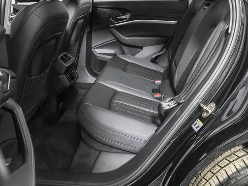 Used 2021 Audi e-tron Premium w/ Convenience Plus Package image 38