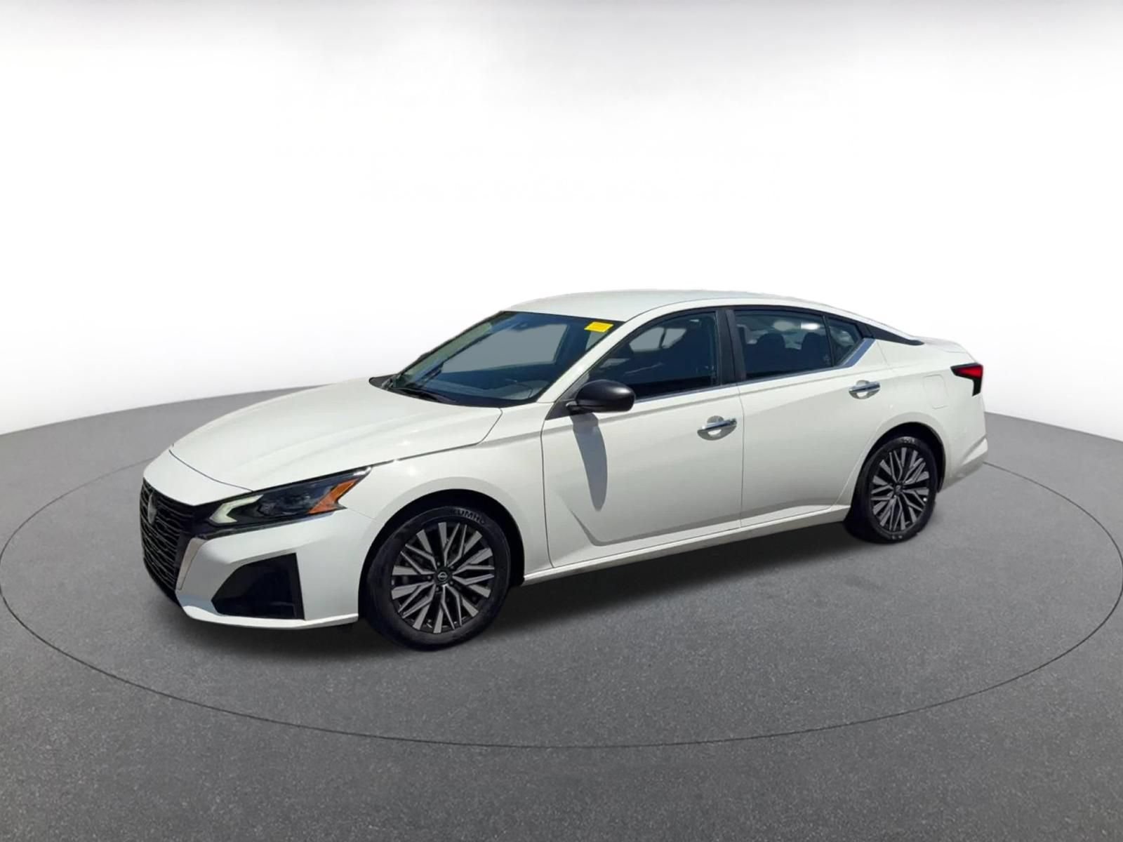Used 2025 Nissan Altima 2.5 SV FWD image 6