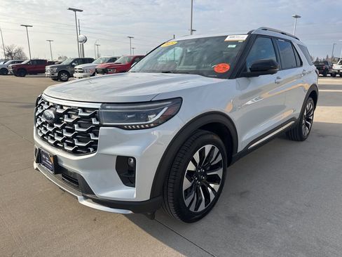 Certified 2025 Ford Explorer Platinum w/ LUX Leather Package image 30