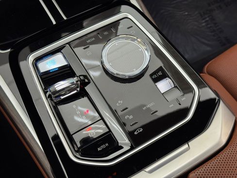 Used 2023 BMW i7 xDrive60 w/ Executive Package 2 image 36