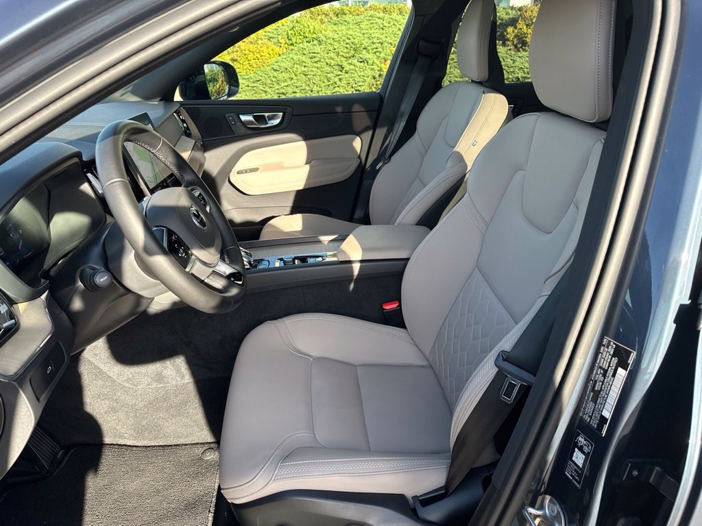 Used 2026 Volvo XC60 B5 Plus AWD/4WD image 12
