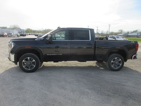 New 2026 GMC Sierra 2500 SLE w/ SLE Value Package; AWD/4WD image 9