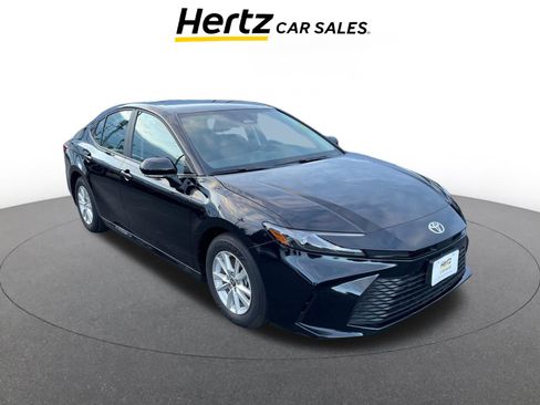 Used 2025 Toyota Camry LE image 1