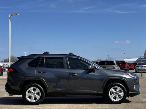 Used 2020 Toyota RAV4 XLE w/ Convenience Package image 3