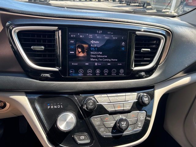 Used 2019 Chrysler Pacifica Touring FWD image 15
