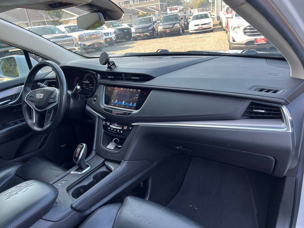 Used 2017 Cadillac XT5 Luxury w/ Driver Awareness Package AWD/4WD image 19