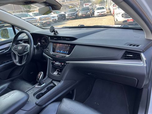 Used 2017 Cadillac XT5 Luxury w/ Driver Awareness Package AWD/4WD image 19