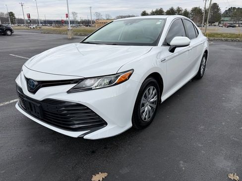 Certified 2020 Toyota Camry LE image 6