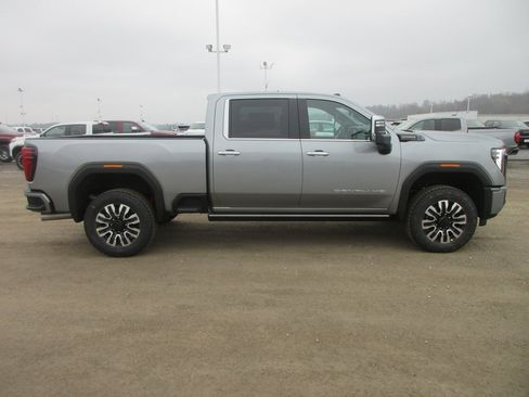 New 2026 GMC Sierra 2500 Denali Ultimate image 3