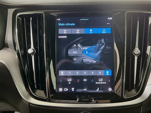 Used 2023 Volvo S60 B5 Core image 18