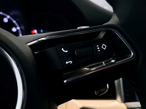 Used 2025 Porsche Macan image 37