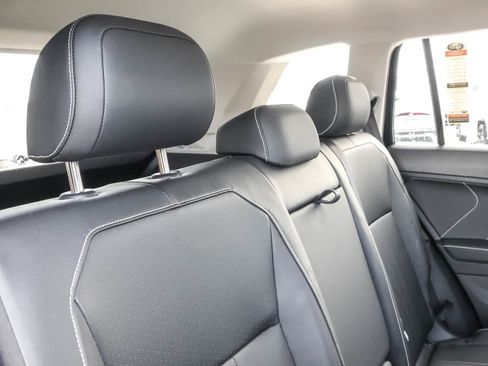 Certified 2024 Volkswagen Tiguan SE image 32