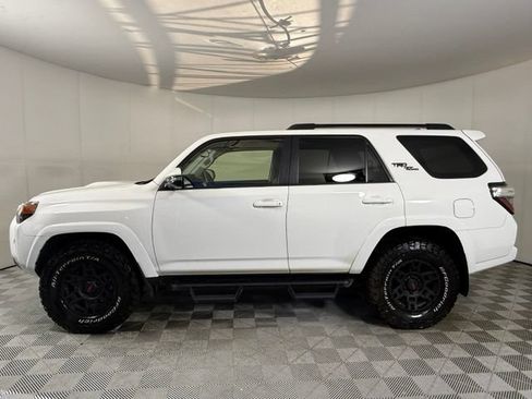 Used 2020 Toyota 4Runner TRD Off-Road Premium w/ Moonroof Package AWD/4WD image 4