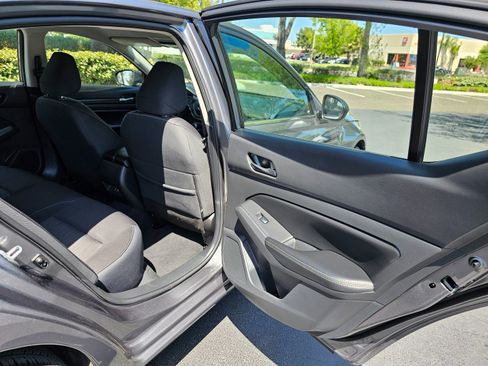 Used 2024 Nissan Altima 2.5 SV image 24