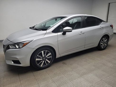 Used 2021 Nissan Versa SV image 2