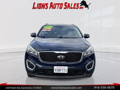 Used 2017 Kia Sorento FWD image 2