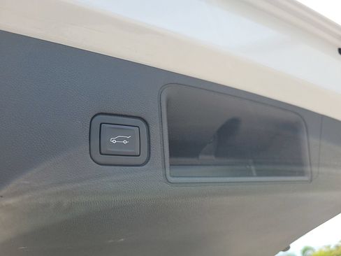 Used 2023 GMC Terrain SLT w/ LPO, Floor Liner Package FWD image 22