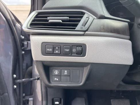 Used 2018 Honda Accord Touring image 10