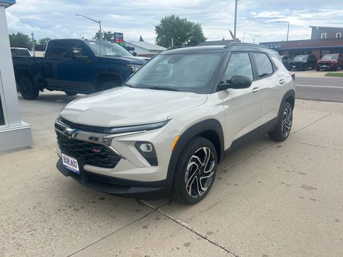 New 2026 Chevrolet TrailBlazer RS w/ Driver Confidence Package AWD/4WD image 2