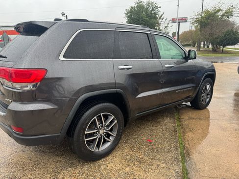 Used 2017 Jeep Grand Cherokee Limited w/ Luxury Group II image 4