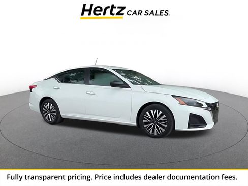 Used 2025 Nissan Altima 2.5 SV FWD image 1