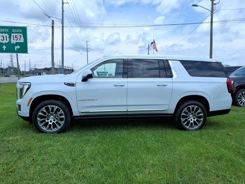 New 2026 GMC Yukon XL Denali w/ Denali Reserve Package AWD/4WD image 4