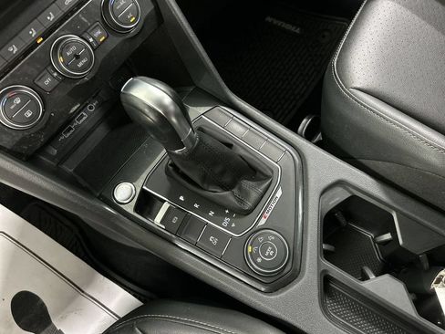 Used 2018 Volkswagen Tiguan SE w/ 3rd Row Seat Package AWD/4WD image 17