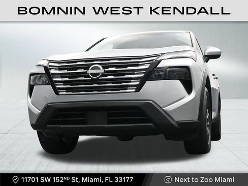 Used 2024 Nissan Rogue SV image 28