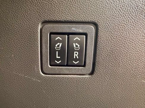 Used 2018 Chevrolet Traverse High Country AWD/4WD image 13