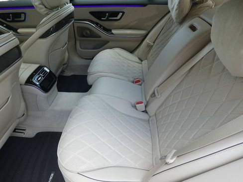 Used 2025 Mercedes-Benz S 580e 4MATIC Sedan image 12