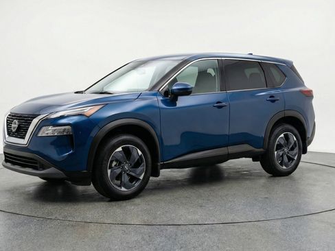 Used 2025 Nissan Rogue SV image 3