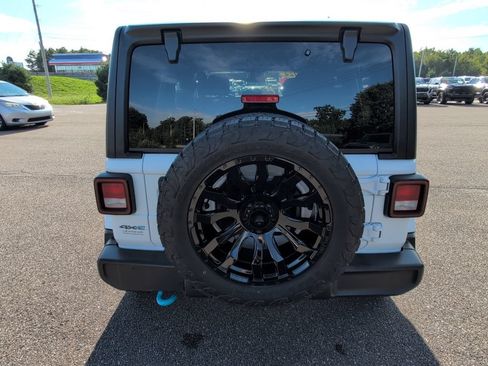 Used 2024 Jeep Wrangler Unlimited w/ Convenience Group AWD/4WD image 6