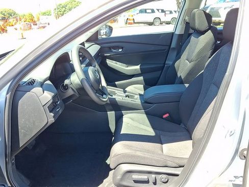 Used 2025 Honda Accord SE image 9