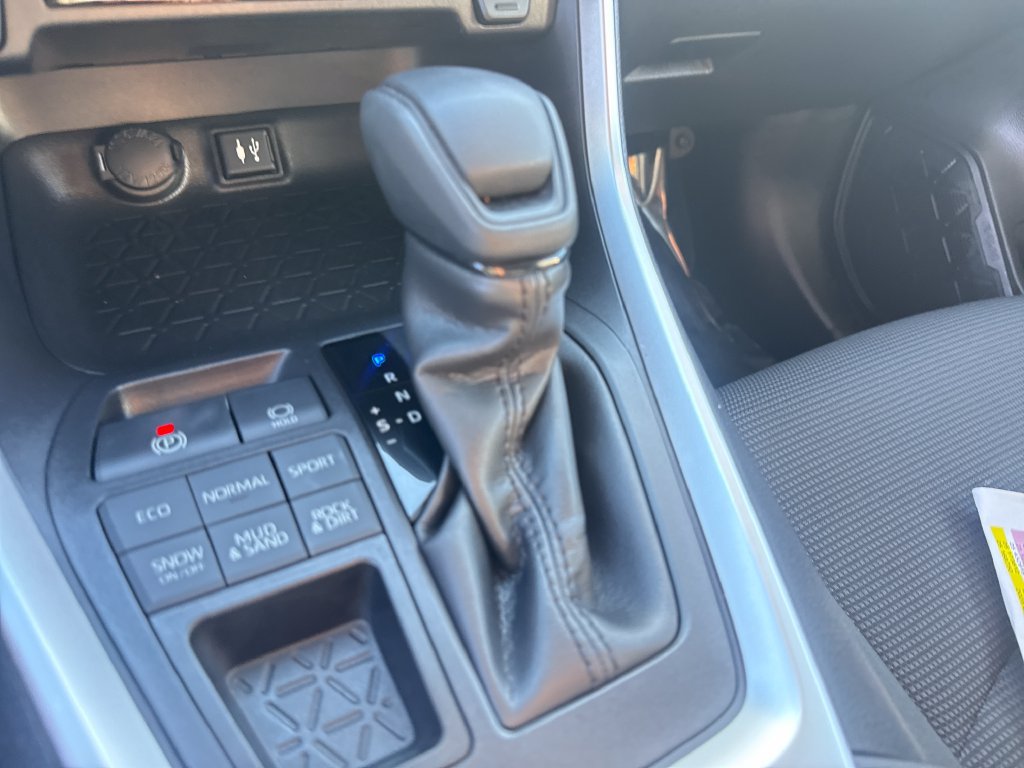 Used 2019 Toyota RAV4 LE w/ All Weather Liner Package AWD/4WD image 24
