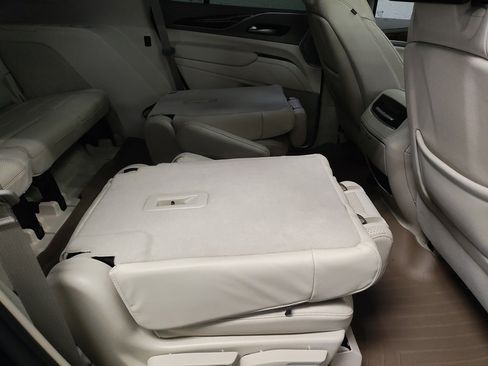 Used 2022 Cadillac Escalade Premium Luxury Platinum image 13