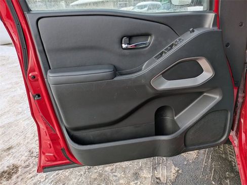Used 2023 Nissan Frontier SV image 6