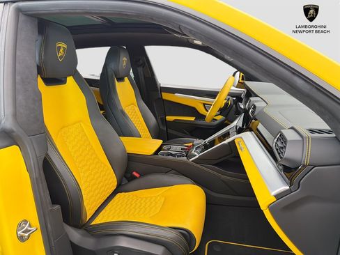 Used 2022 Lamborghini Urus AWD/4WD image 29