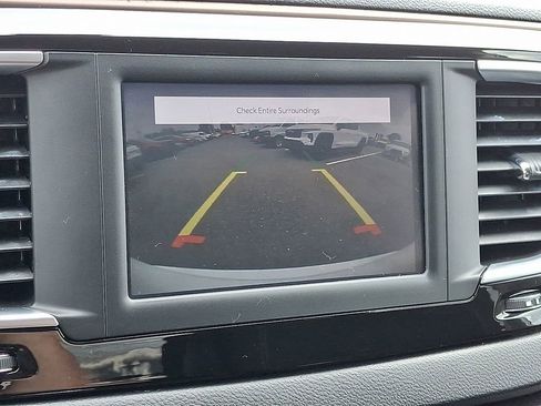 Used 2022 Chrysler Voyager LX image 19