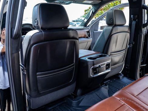 Used 2024 GMC Sierra 3500 Denali Ultimate AWD/4WD image 35