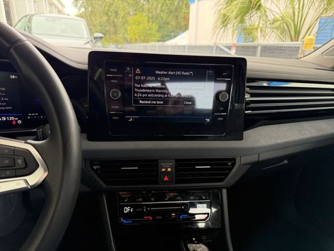 Used 2025 Volkswagen Jetta SE image 18