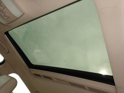 Used 2014 Mercedes-Benz E 350 Sedan image 17