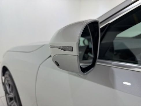 Used 2026 BMW 530i xDrive w/ Premium Package image 9