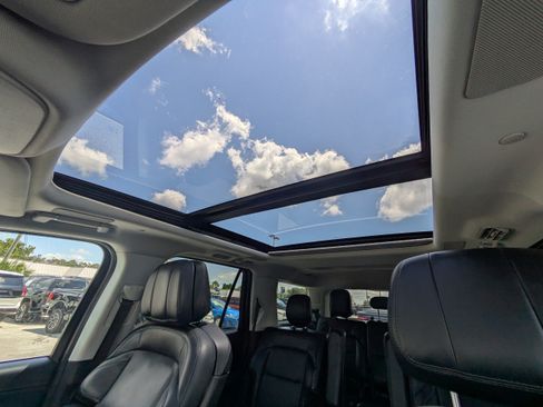 Used 2025 Lincoln Navigator Reserve AWD/4WD image 21