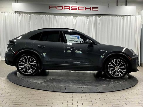 New 2026 Porsche Macan 4 Electric AWD/4WD image 8