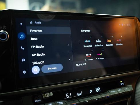 Used 2025 Toyota Camry SE w/ Multimedia Upgrade Package image 20