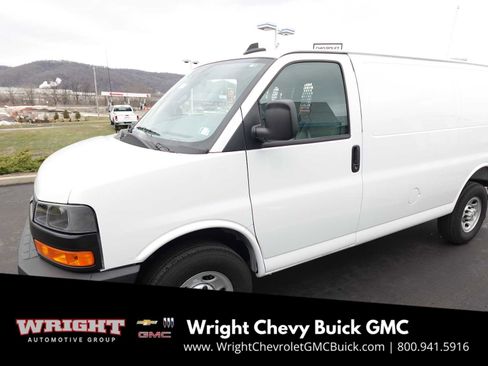 Used 2025 Chevrolet Express 3500 w/ Driver Convenience Package image 6